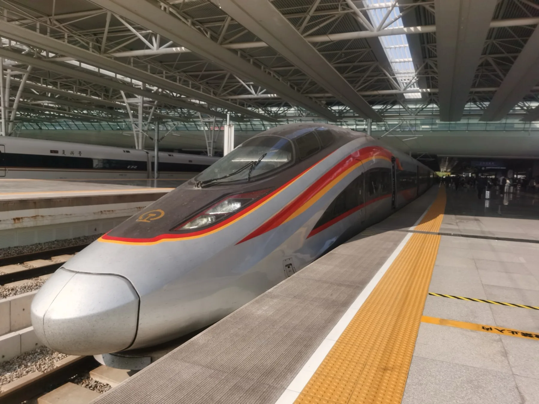 A CR400AF Fuxing high-speed train at Shanghai Hongqiao railway station.