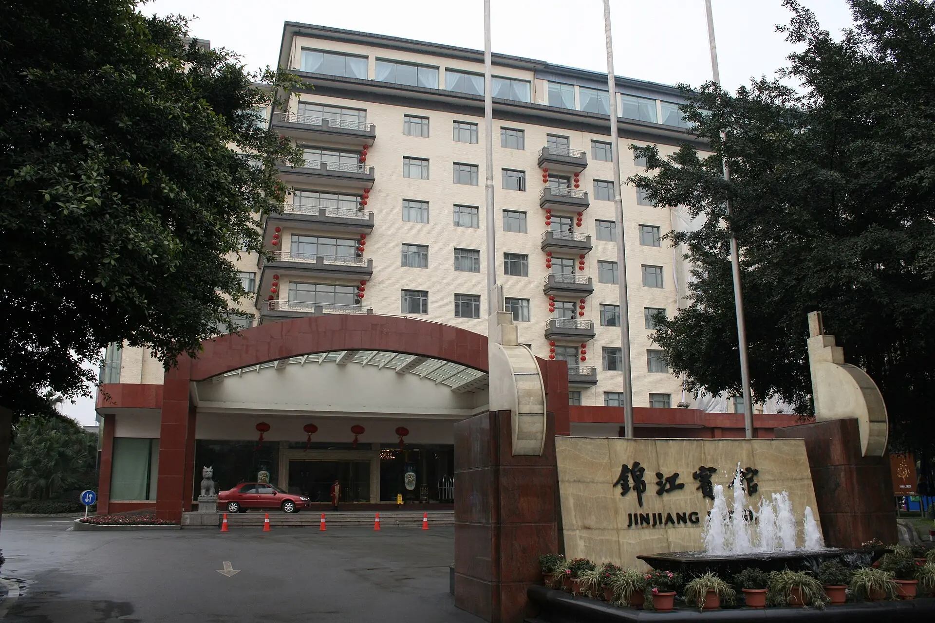 The main vehicle and pedestrian entrance of Jinjiang Hotel in Chengdu, with the hotel name visible beside the driveway.